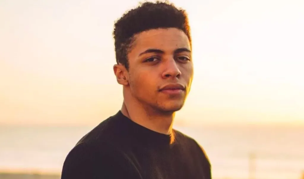Myth streamer